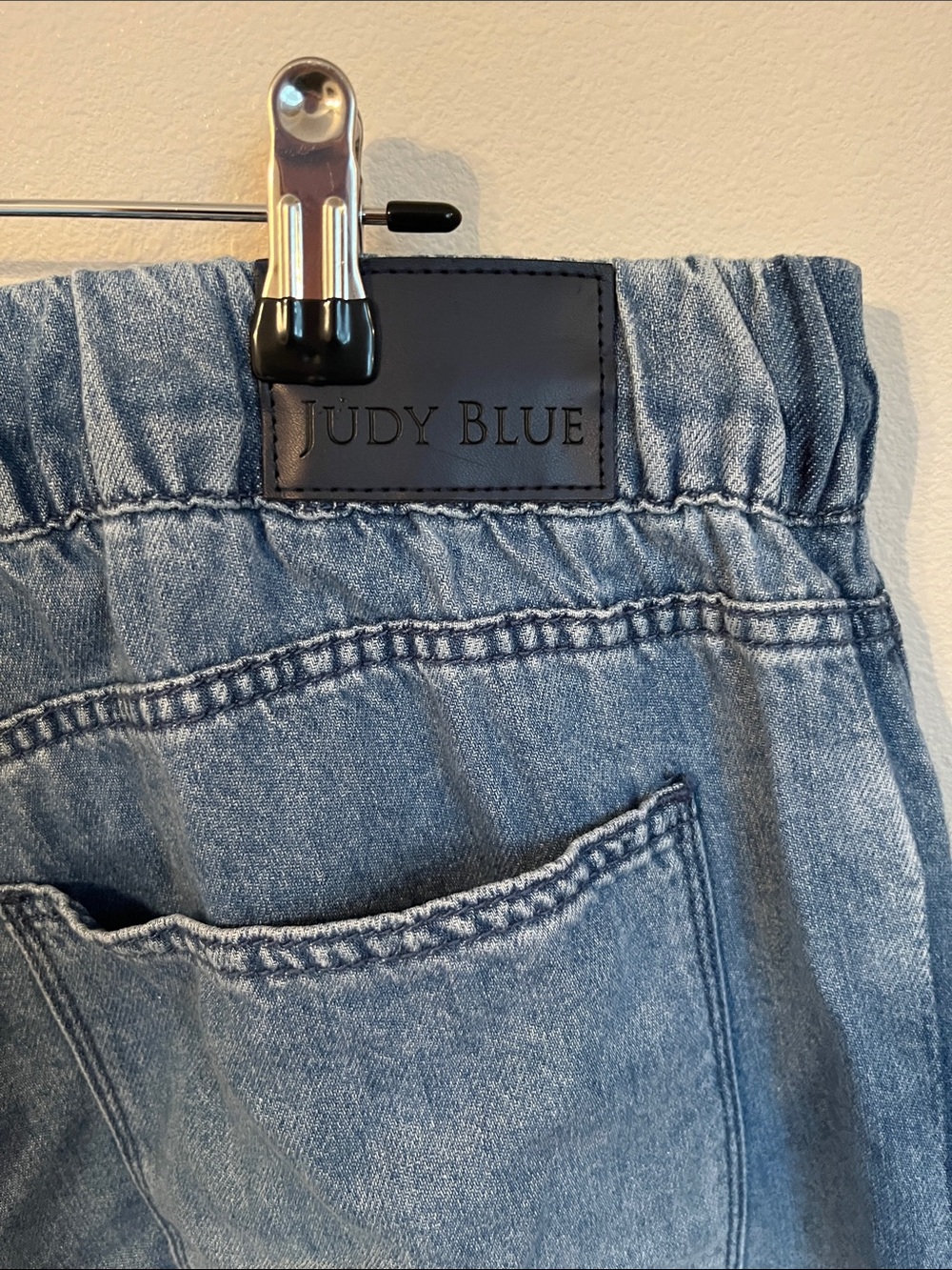 Judy Blue Medium Light Blue Cropped Denim Jeans 15/32 - Picture 2 of 5